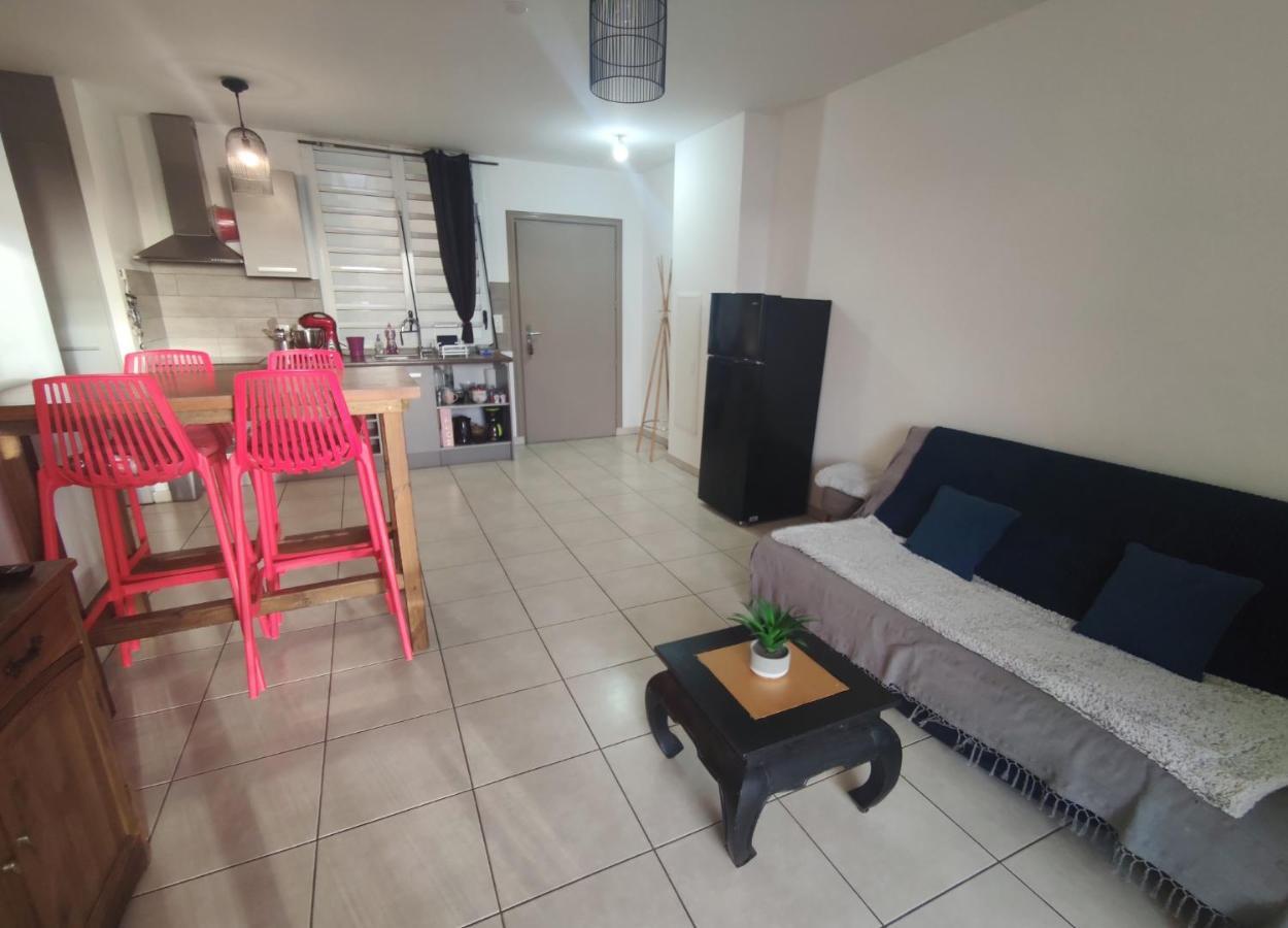Location Saisonniere Meublee F2 St Leu Face Ocean A 1 Min Plage Apartment Saint-Leu Exterior photo